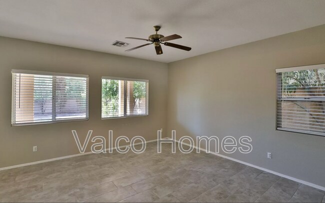 Building Photo - 14293 W Weldon Ave