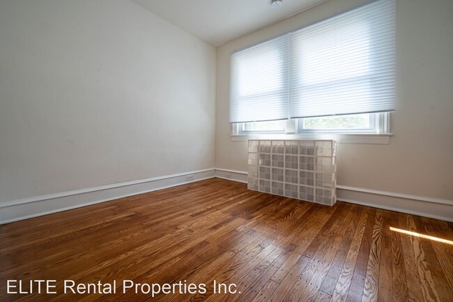 Building Photo - 3 br, 1.5 bath House - 358 E. Spring Avenue