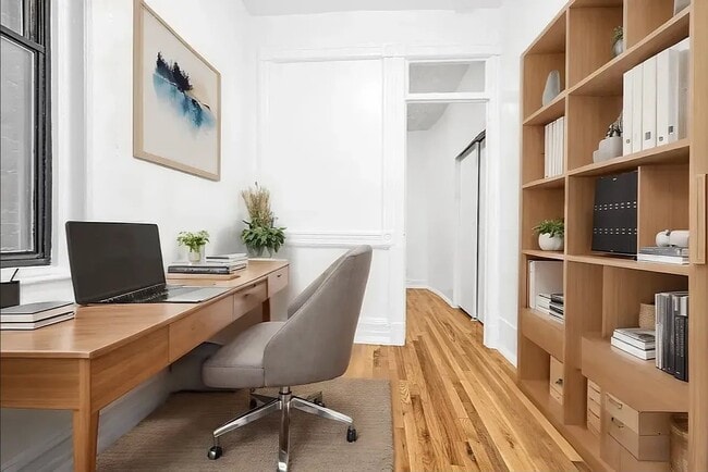 Foto del edificio - 331 W 16th St