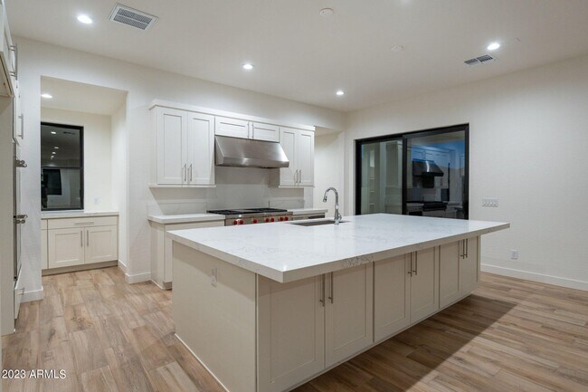 Building Photo - 3934 E Sagebrush St
