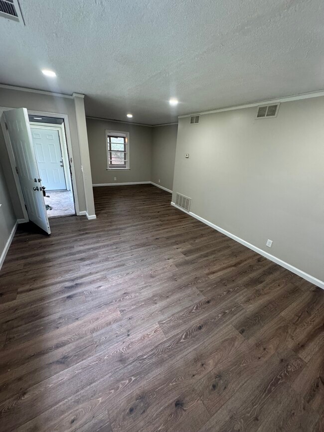Building Photo - 3034 Grenada Dr