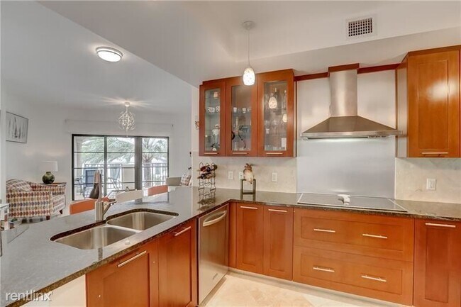 Building Photo - 2 br, 2 bath Condo - 2409 N Ocean Blvd Apt...