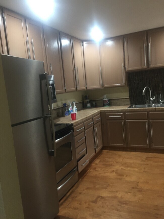 Kitchen - 2664 Senter Rd