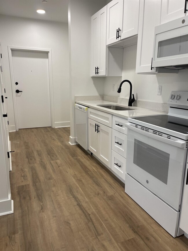 Building Photo - 1162 Peabody Ave