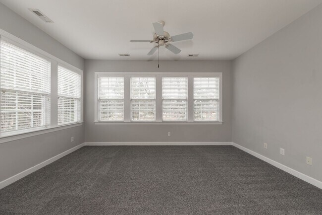 Building Photo - Golf course views in Braemar Creek 3 beds