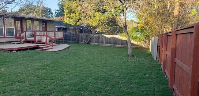 Building Photo - 11903 Spring Hill Dr