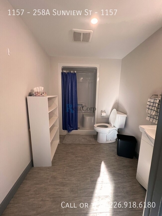 Building Photo - 258A-258A Sunview St