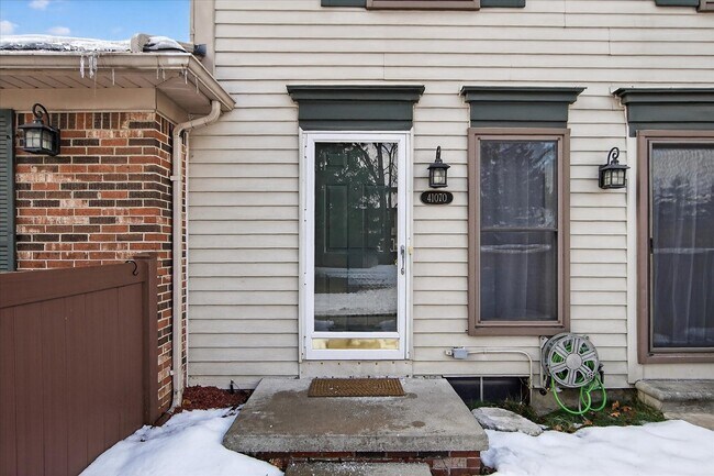 Foto del edificio - 41070 Southwind Dr