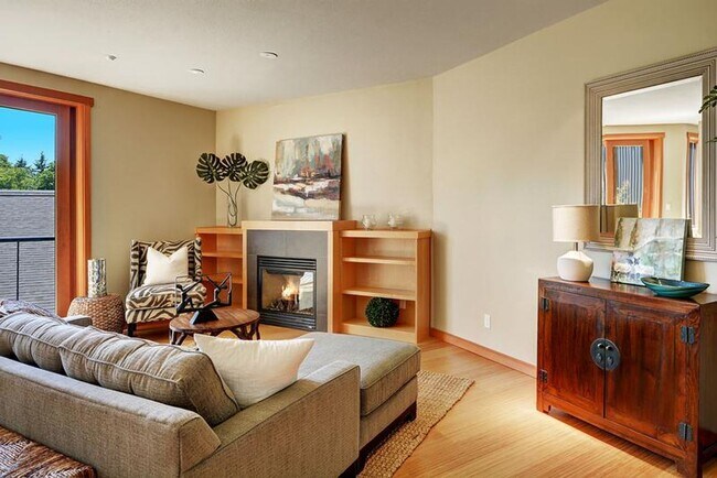 Building Photo - Vineyard Lane Penthouse