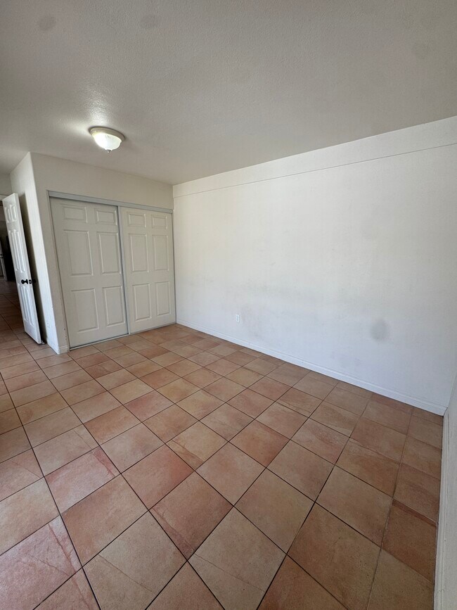 Foto del edificio - 758 W Longden Ave
