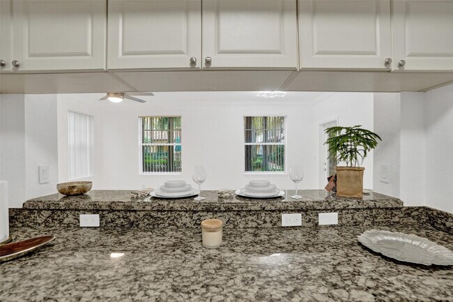 Foto del edificio - 6584 W Sample Rd