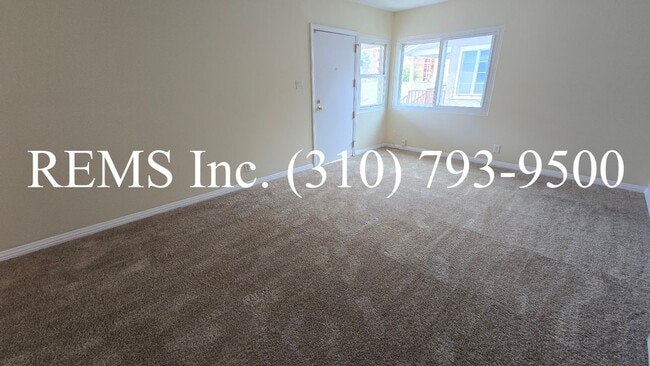 Building Photo - Bright Upstairs 1 Bedroom Apartment w/ Shared Garage Parking