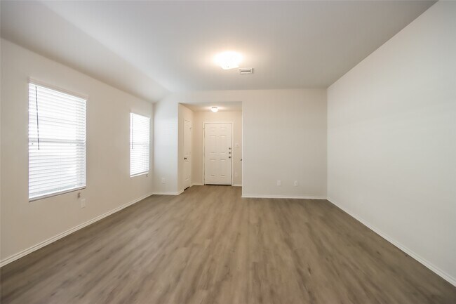 Building Photo - 2621 Lina Dr