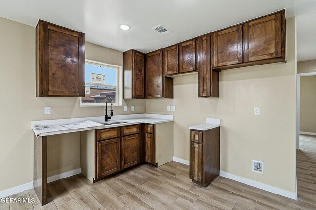 Foto del edificio - 6002 Pam McCall Ln
