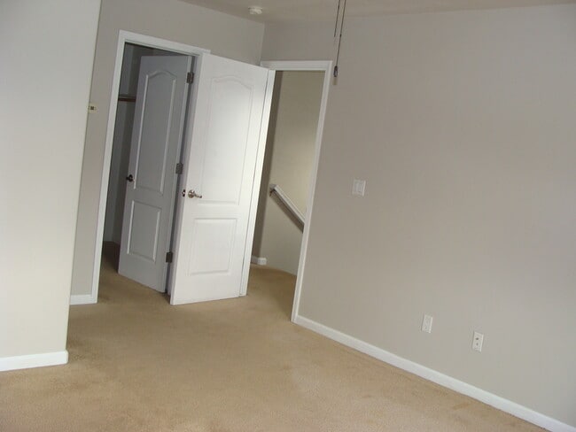 Foto del edificio - 300 Chatfield Ln