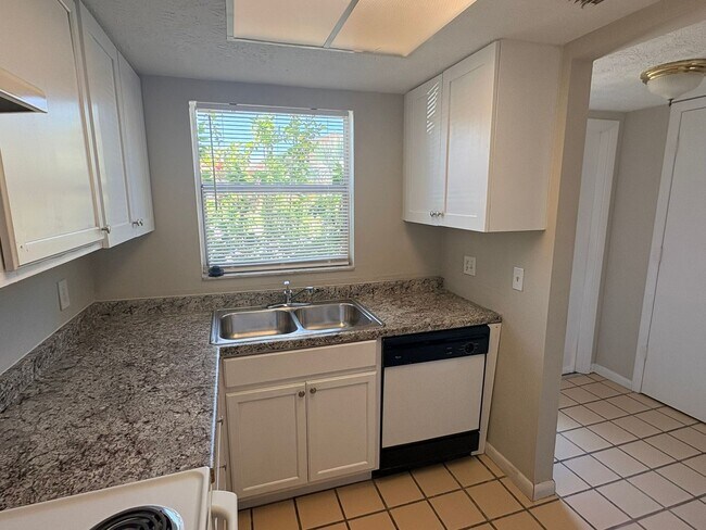 Foto del edificio - 2/1.5 Townhome for Rent in Cape Coral