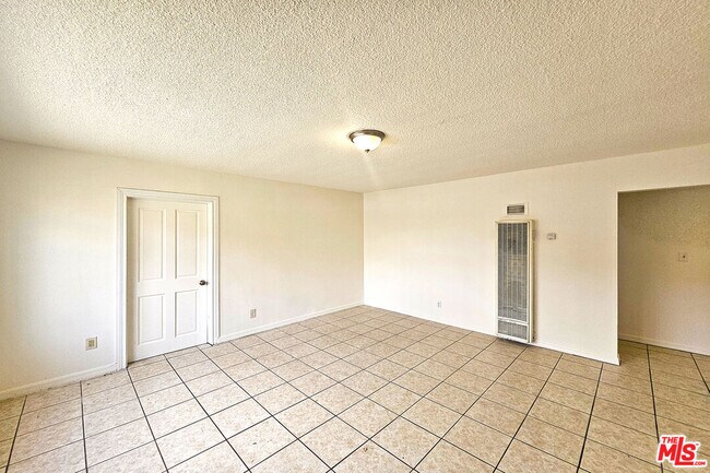 Foto del edificio - 1214 E 82nd St