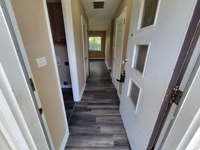 Building Photo - 924 East Stroop Rd 3BR/1BA (Dayton)