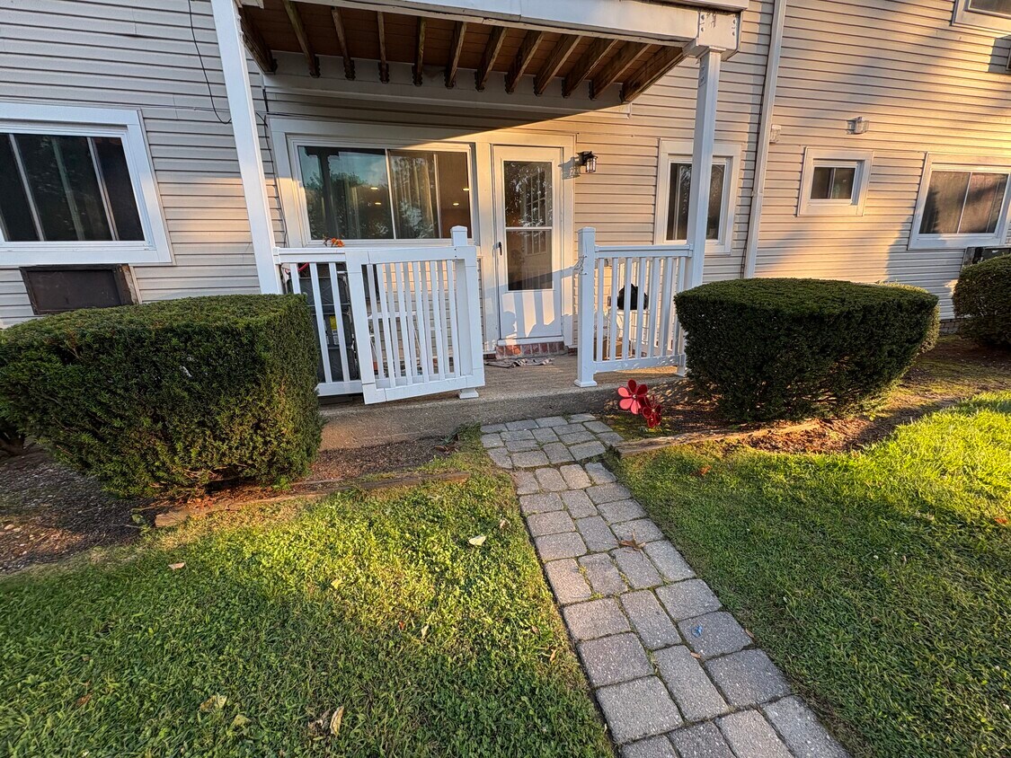 Foto principal - 67 Adams Rd