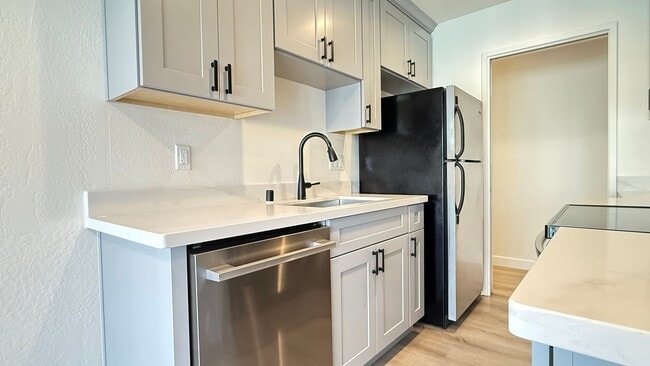 Building Photo - 2BD/2BA - Mountain View Condo with Pool, Spa & Clubhouse - Pets Welcome!