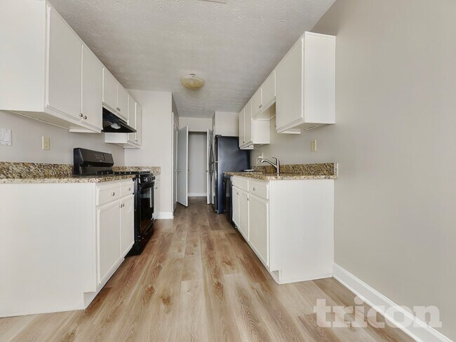 Building Photo - 2543 Mistletoe Ln SW