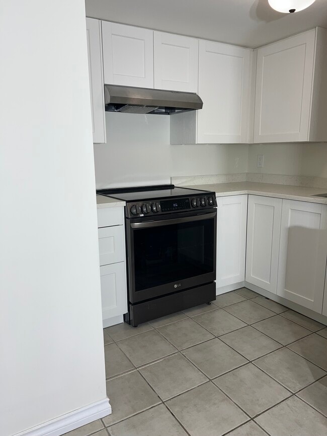 Building Photo - 3285 8th Av W