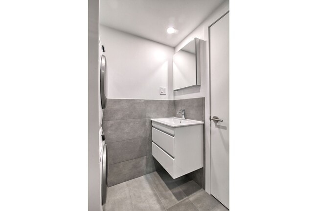 Building Photo - 2285 Rue St Mathieu