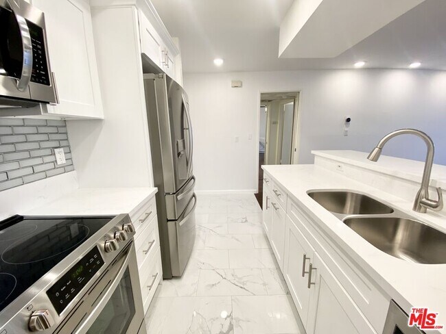 Foto del edificio - 740 N Kings Rd