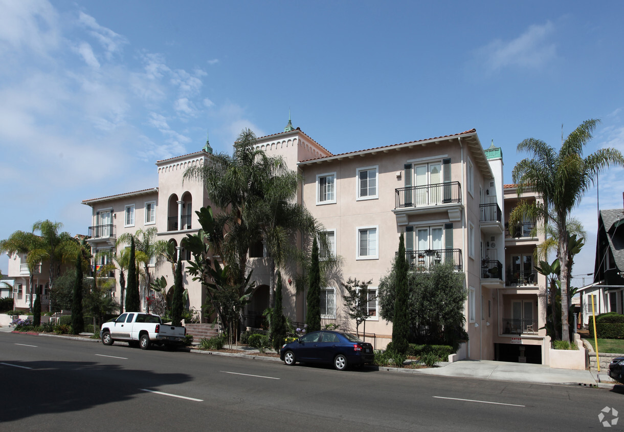 Building Photo - Villa Portofino on Front