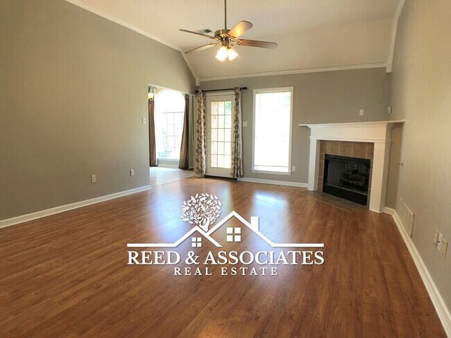 Building Photo - Charming 1.5 Story Oakland Home!
