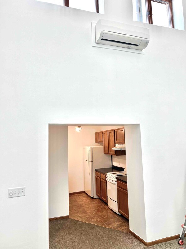 Building Photo - 123 3rd St