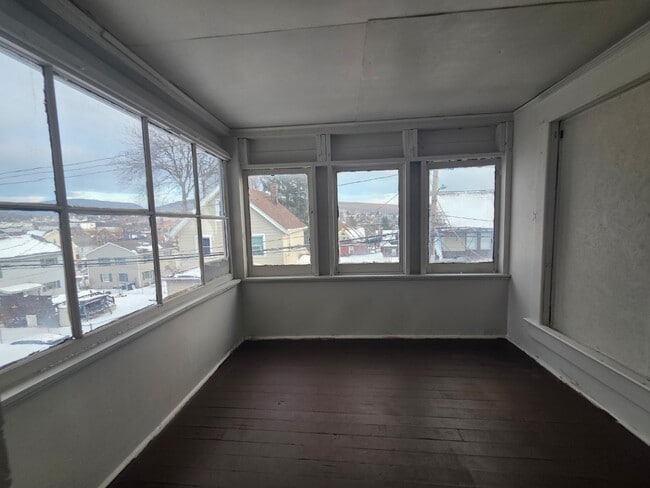 Building Photo - 2012 Pine Ave