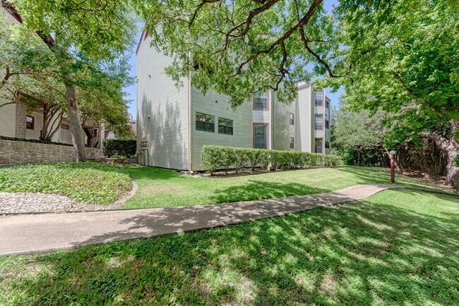 Building Photo - 1510 W N Loop Blvd