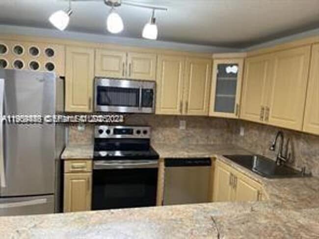 Foto del edificio - 7542 NW 175th St