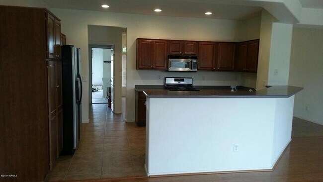 Building Photo - Large 3 Bed 2 Bath Laveen home with Pool