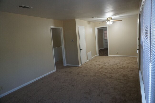 Foto del edificio - 4007 Glenmere Rd