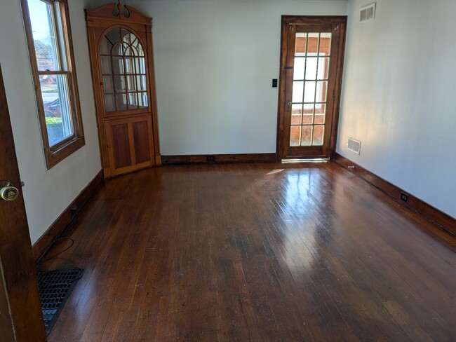 Livingroom with original hardwood floors - 3 N Atkins Ave