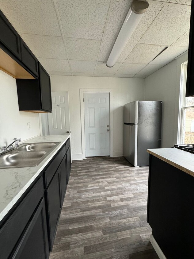 Building Photo - 1 bedroom 1 bath apartment available now u...