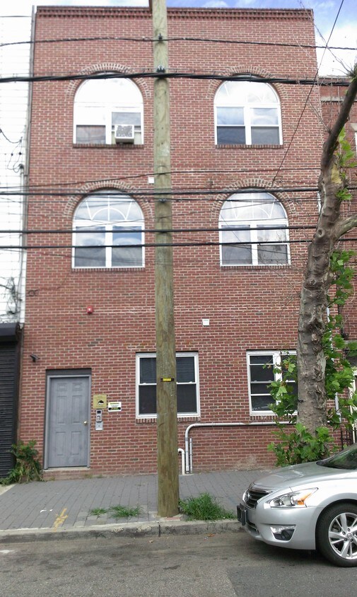 413 Palisade Ave, Jersey City, NJ 07307 Rentals in Jersey City at 413