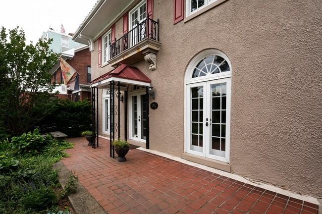Foto del edificio - 2833 N Front St
