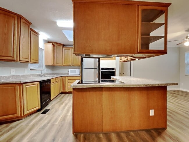 Building Photo - Charming 3BR Home in Jacksonville, FL | Sunroom | Garage | Large Fenced Yard | Pets Welcome