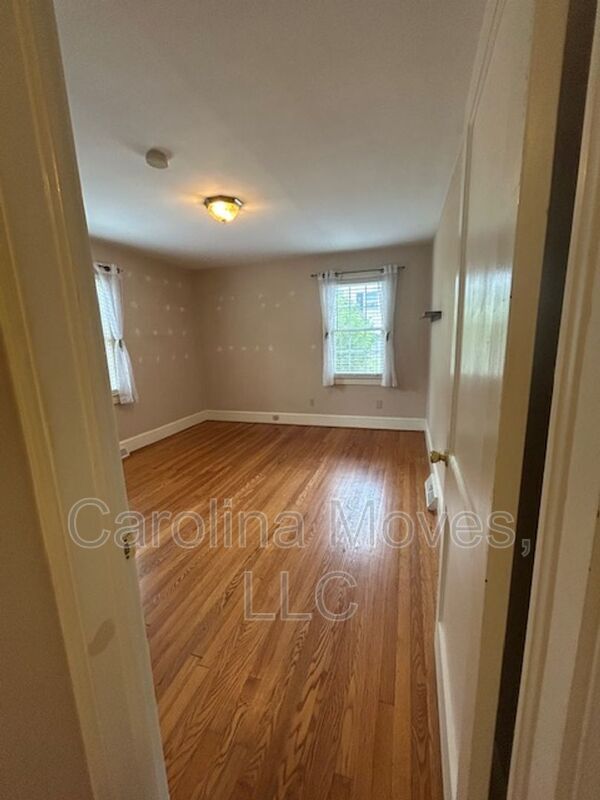 Building Photo - 114 Lenore Ave