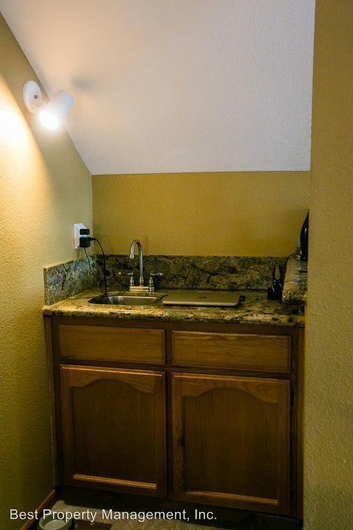 Building Photo - 3 br, 3 bath House - 725 Dana Circle