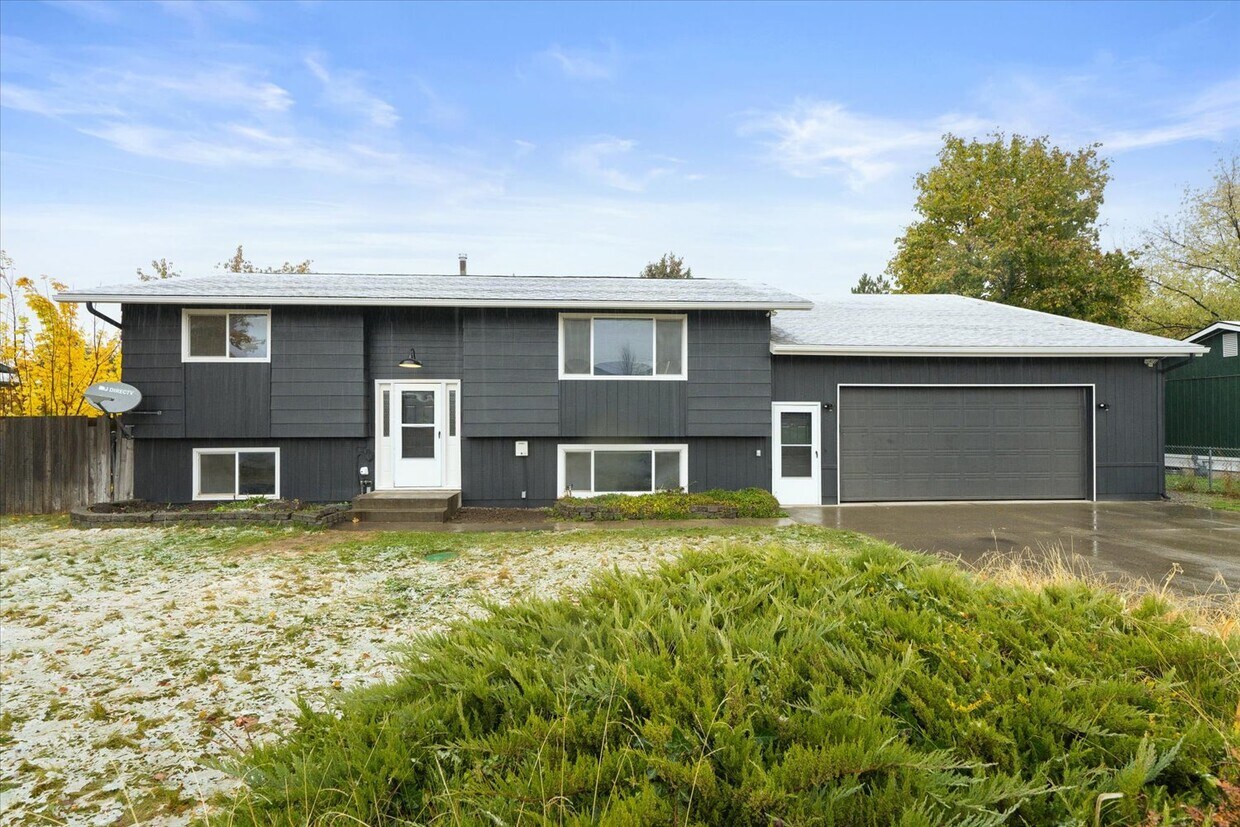 Primary Photo - 12709 E 31st Ave