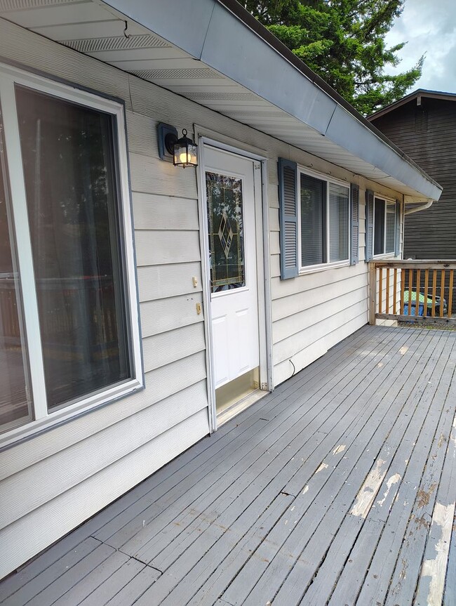 Building Photo - ******* FANTASTIC RAMBLER in friendly neig...
