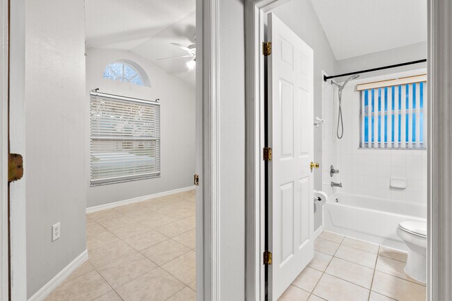 Foto del edificio - 2817 Moultrie Creek Dr
