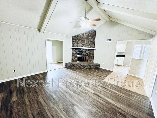 Foto del edificio - 4524 Knotty Oaks Dr