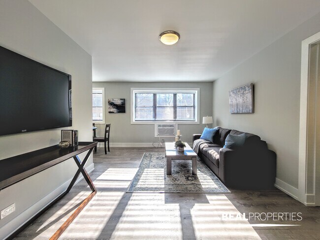 Foto del edificio - 530 W Surf St