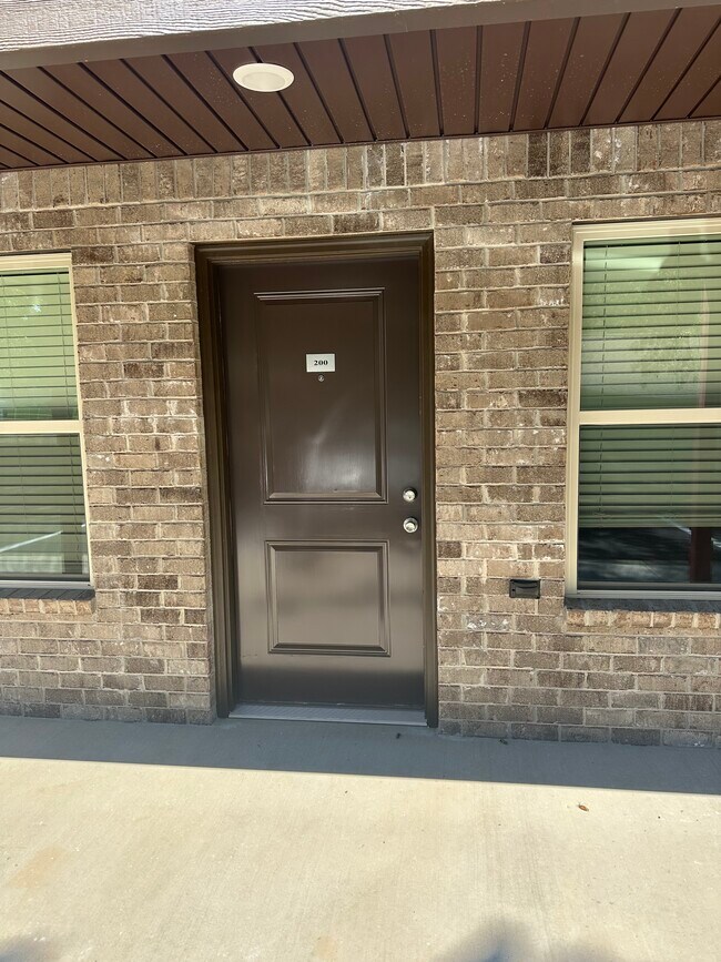 Frente - 208 Oak Ct