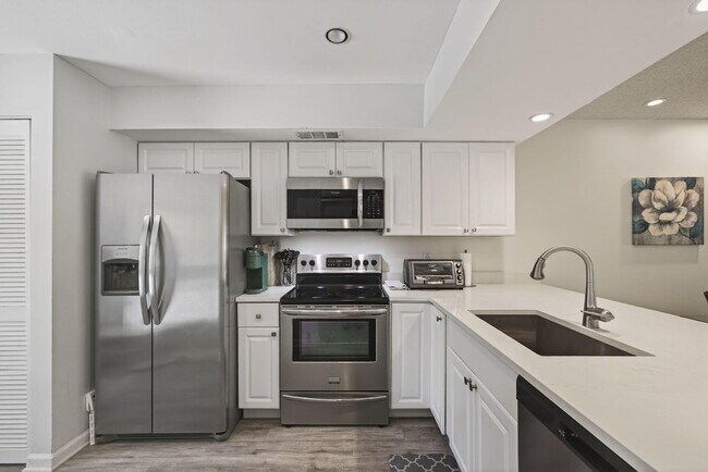 Foto del edificio - 409 Brackenwood Ln S